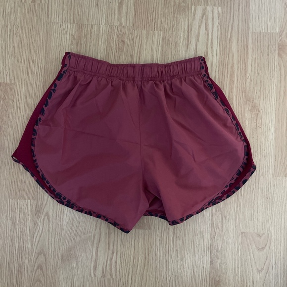 Women’s Nike Dri-Fit Burgundy w/ Cheetah Print Athletic Shorts Size Small - Picture 5 of 7